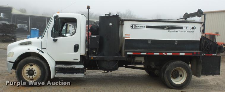 image for item BG9531 2006 Freightliner Business Class M2 pothole patcher truck