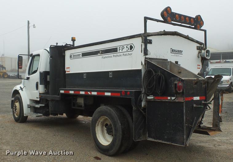 image for item BG9531 2006 Freightliner Business Class M2 pothole patcher truck