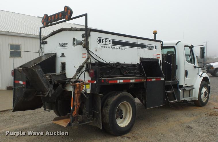 image for item BG9531 2006 Freightliner Business Class M2 pothole patcher truck