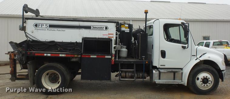 image for item BG9531 2006 Freightliner Business Class M2 pothole patcher truck