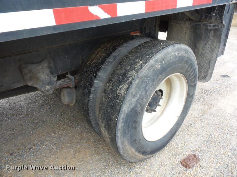 image for item BG9531 2006 Freightliner Business Class M2 pothole patcher truck