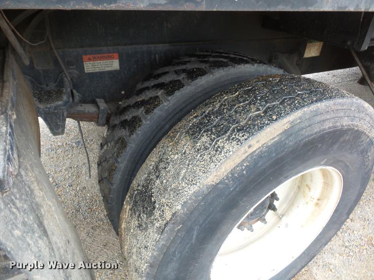 image for item BG9531 2006 Freightliner Business Class M2 pothole patcher truck