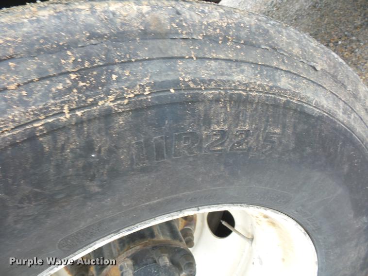 image for item BG9531 2006 Freightliner Business Class M2 pothole patcher truck