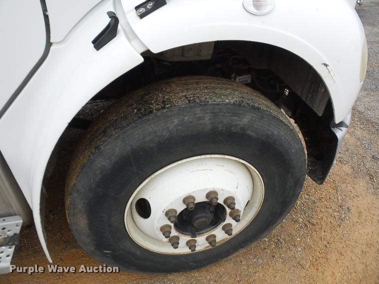 image for item BG9531 2006 Freightliner Business Class M2 pothole patcher truck