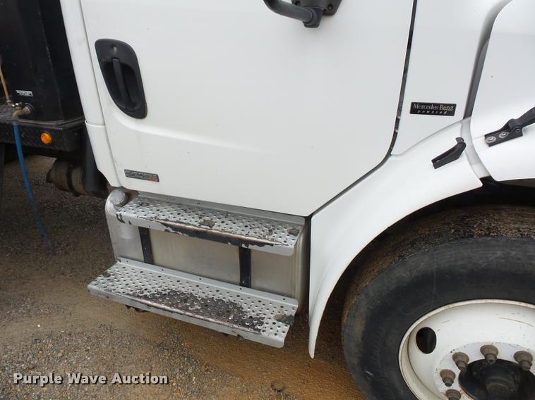 image for item BG9531 2006 Freightliner Business Class M2 pothole patcher truck