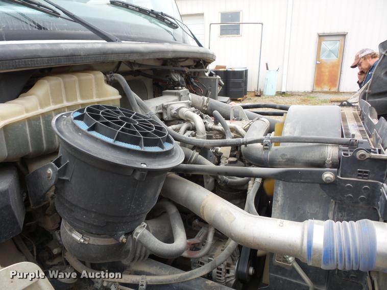 image for item BG9531 2006 Freightliner Business Class M2 pothole patcher truck