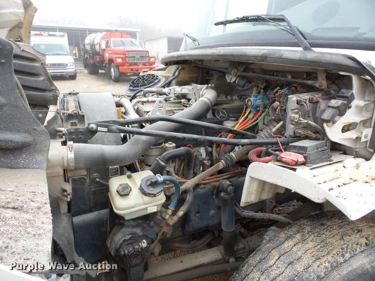 image for item BG9531 2006 Freightliner Business Class M2 pothole patcher truck