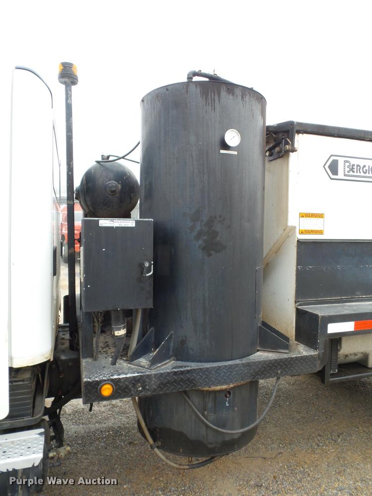 image for item BG9531 2006 Freightliner Business Class M2 pothole patcher truck