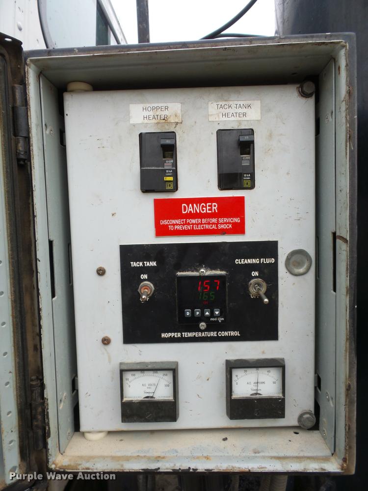 image for item BG9531 2006 Freightliner Business Class M2 pothole patcher truck