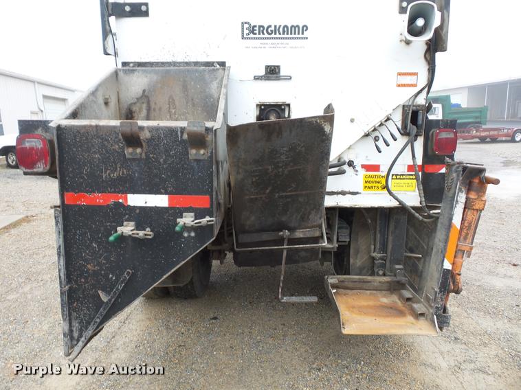 image for item BG9531 2006 Freightliner Business Class M2 pothole patcher truck