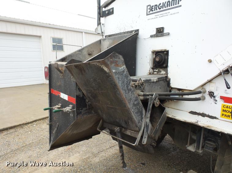 image for item BG9531 2006 Freightliner Business Class M2 pothole patcher truck