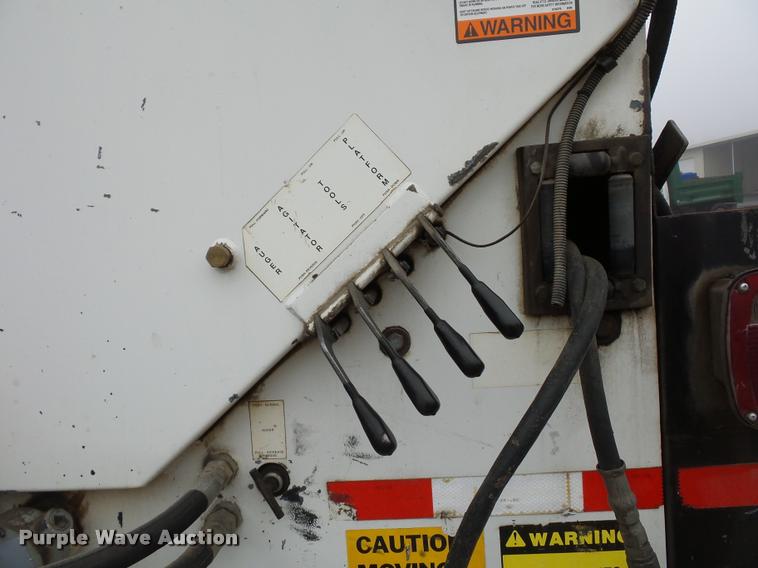 image for item BG9531 2006 Freightliner Business Class M2 pothole patcher truck