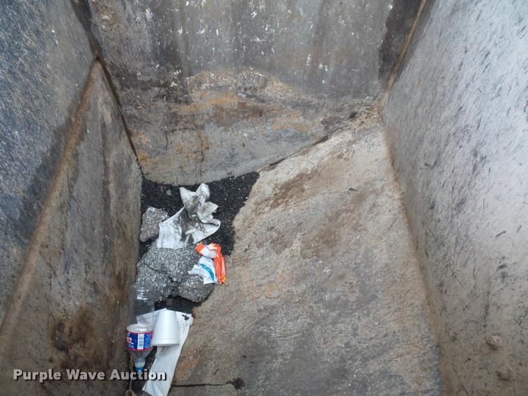 image for item BG9531 2006 Freightliner Business Class M2 pothole patcher truck