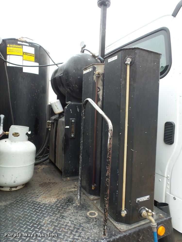 image for item BG9531 2006 Freightliner Business Class M2 pothole patcher truck