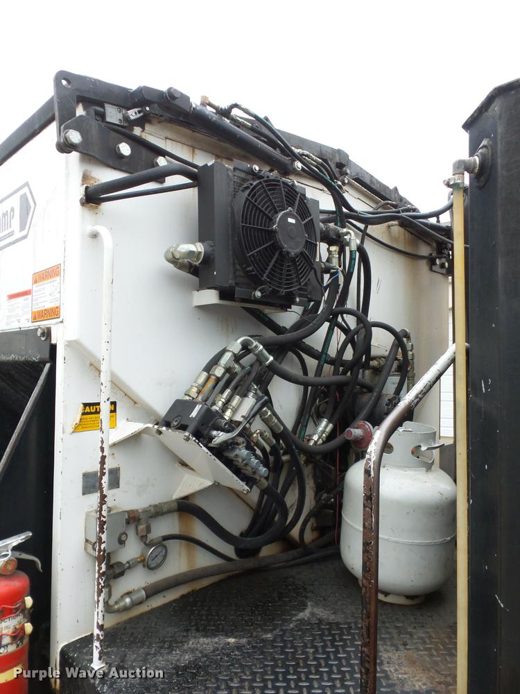 image for item BG9531 2006 Freightliner Business Class M2 pothole patcher truck