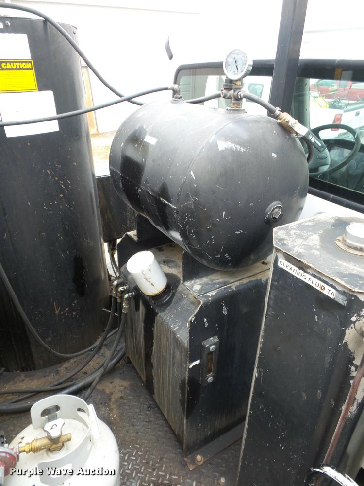 image for item BG9531 2006 Freightliner Business Class M2 pothole patcher truck