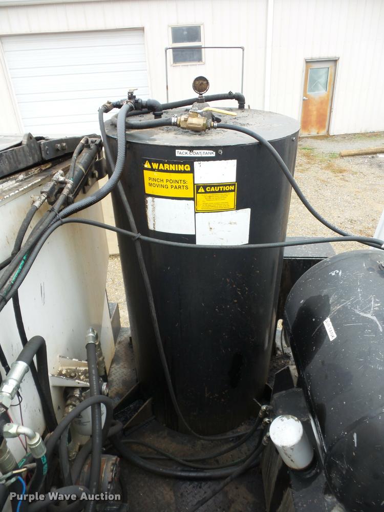 image for item BG9531 2006 Freightliner Business Class M2 pothole patcher truck