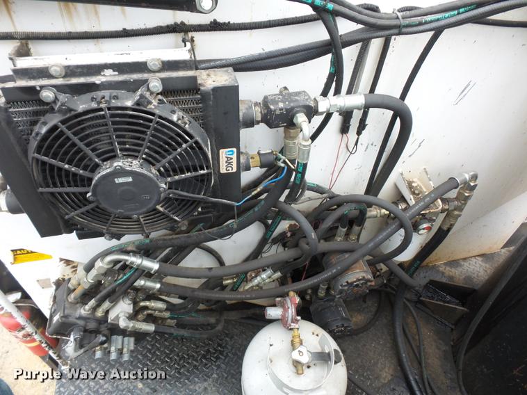 image for item BG9531 2006 Freightliner Business Class M2 pothole patcher truck