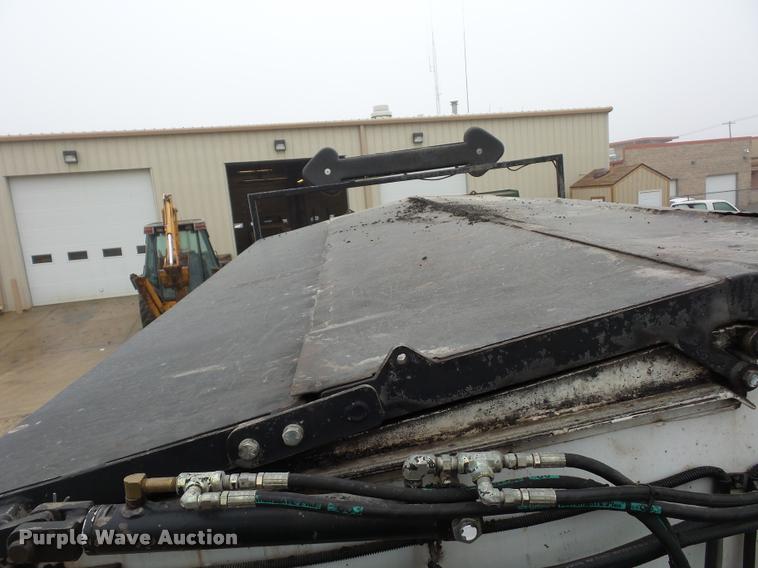 image for item BG9531 2006 Freightliner Business Class M2 pothole patcher truck