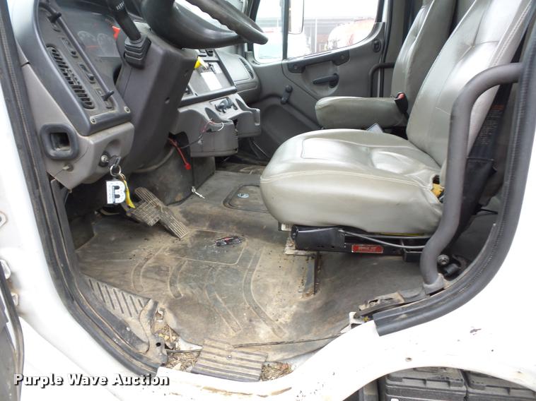 image for item BG9531 2006 Freightliner Business Class M2 pothole patcher truck