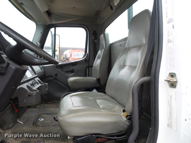 image for item BG9531 2006 Freightliner Business Class M2 pothole patcher truck