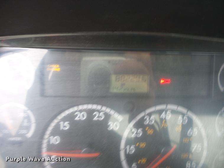 image for item BG9531 2006 Freightliner Business Class M2 pothole patcher truck