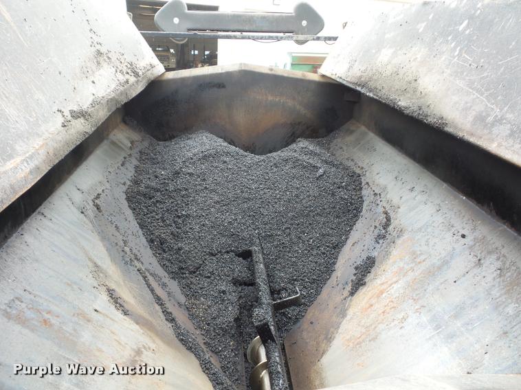 image for item BG9531 2006 Freightliner Business Class M2 pothole patcher truck