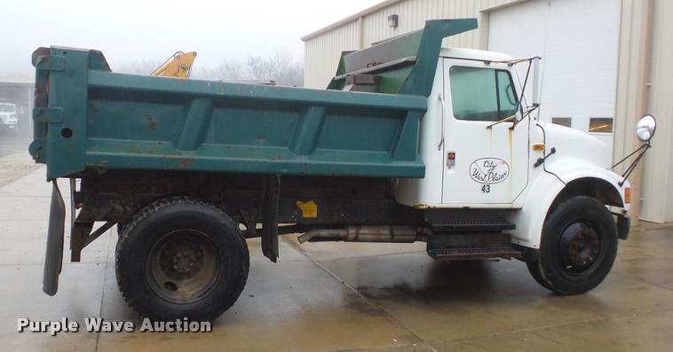 image for item BG9535 1990 International 4600 dump truck