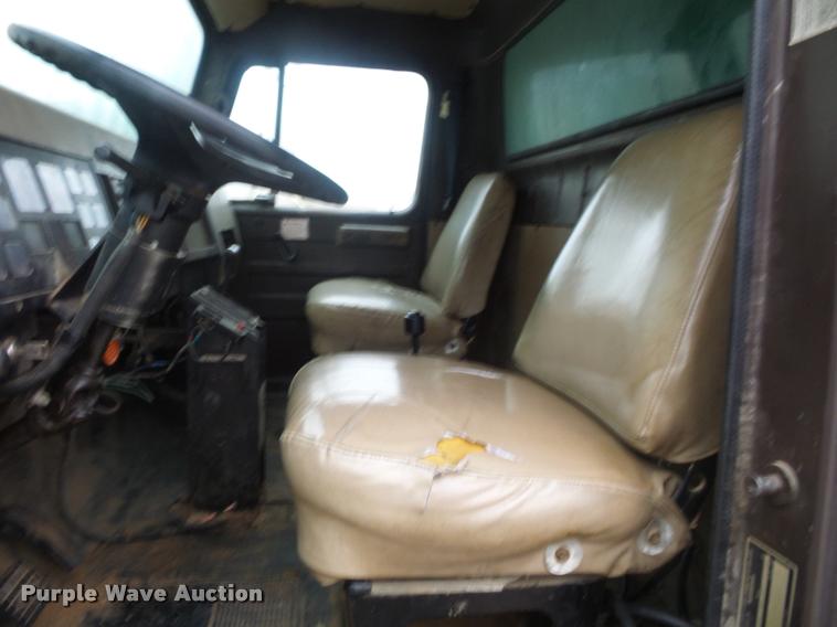 image for item BG9535 1990 International 4600 dump truck