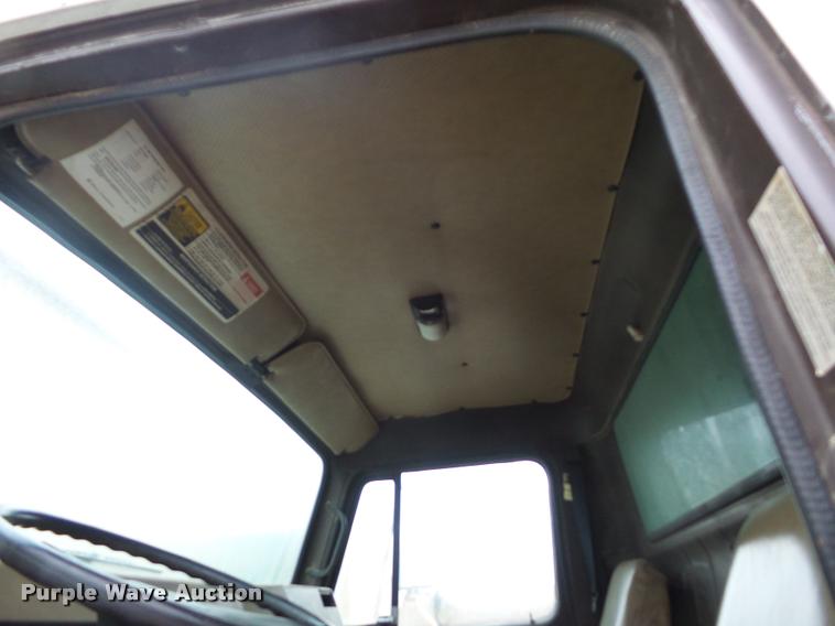 image for item BG9535 1990 International 4600 dump truck