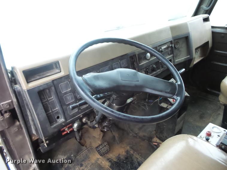 image for item BG9535 1990 International 4600 dump truck