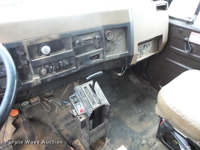 image for item BG9535 1990 International 4600 dump truck