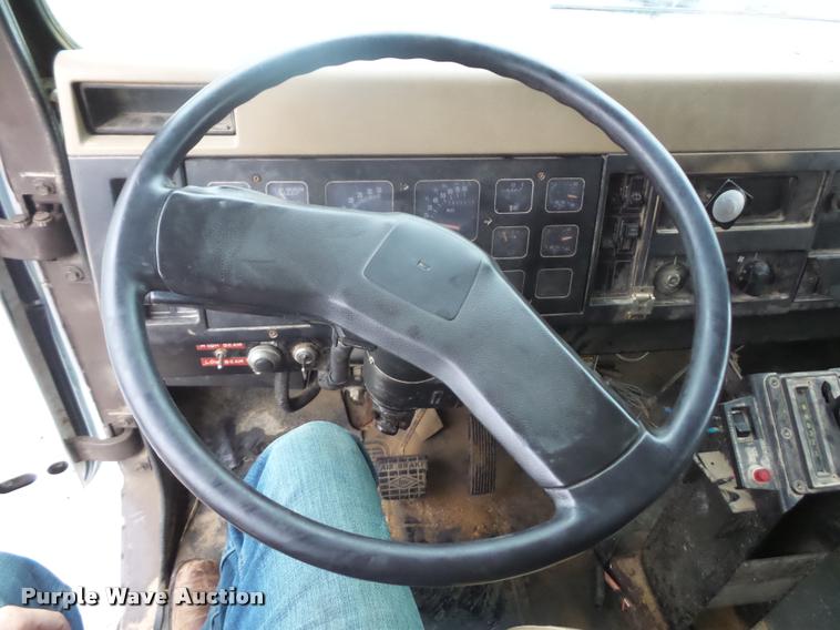 image for item BG9535 1990 International 4600 dump truck