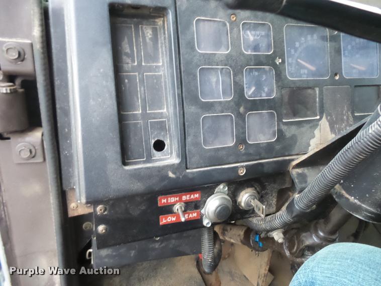 image for item BG9535 1990 International 4600 dump truck