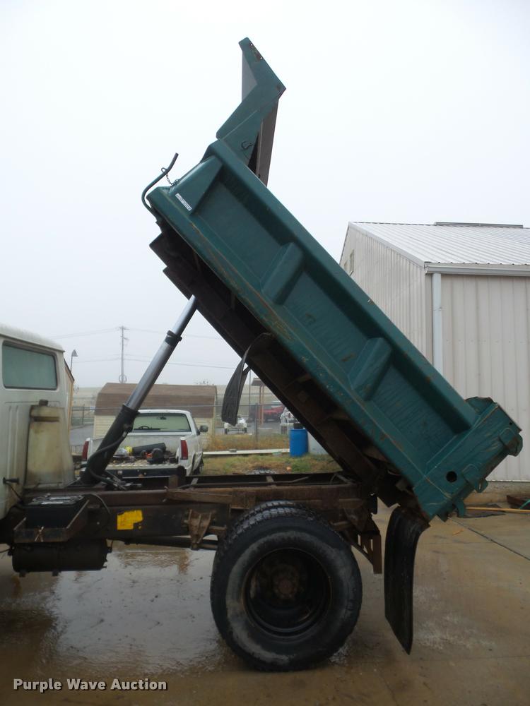 image for item BG9535 1990 International 4600 dump truck