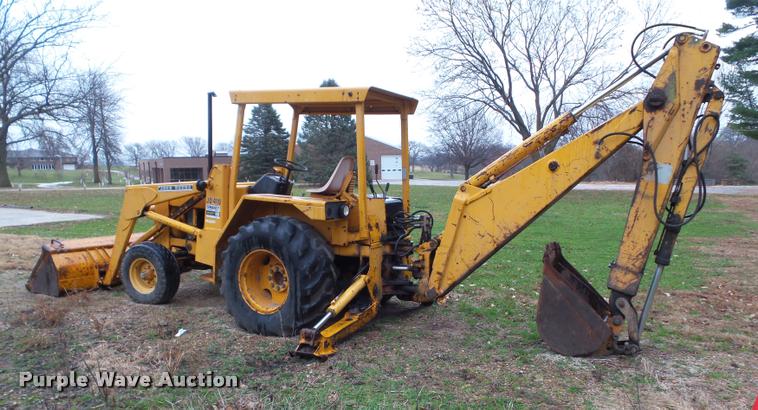 image for item BZ9956 1976 John Deere 410 backhoe