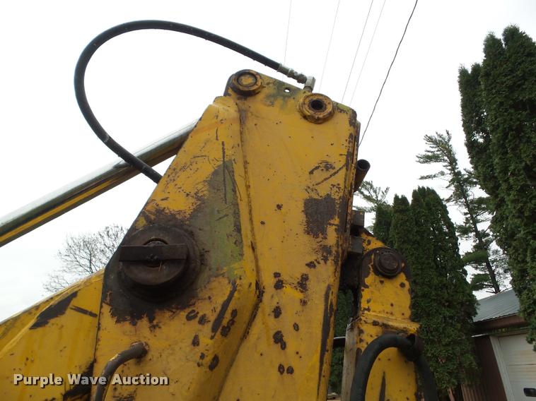 image for item BZ9956 1976 John Deere 410 backhoe