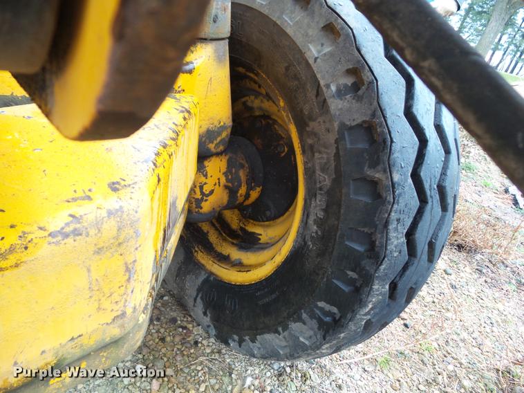 image for item BZ9956 1976 John Deere 410 backhoe