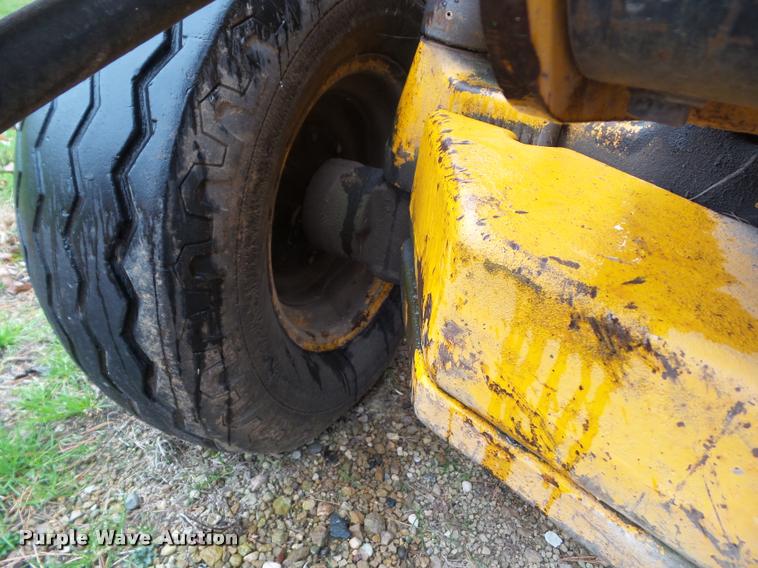 image for item BZ9956 1976 John Deere 410 backhoe