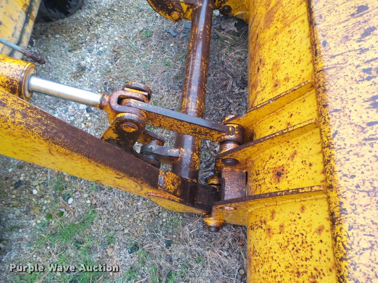 image for item BZ9956 1976 John Deere 410 backhoe