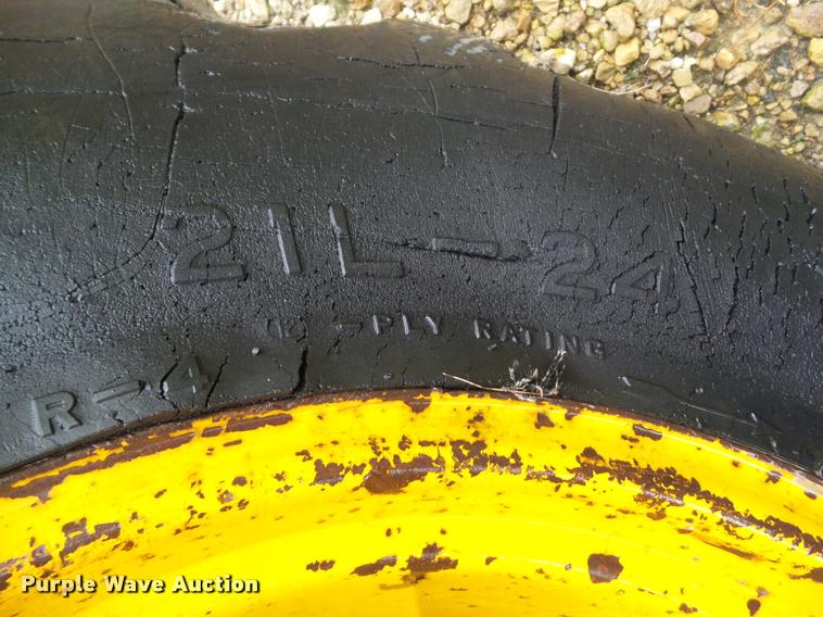 image for item BZ9956 1976 John Deere 410 backhoe