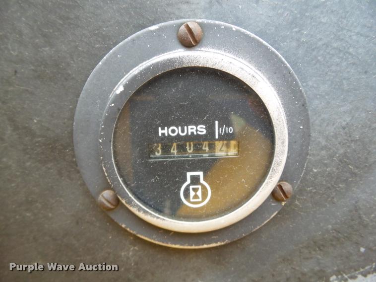 image for item BZ9956 1976 John Deere 410 backhoe