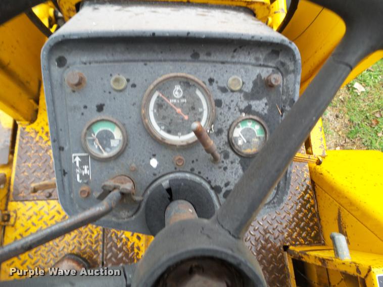 image for item BZ9956 1976 John Deere 410 backhoe