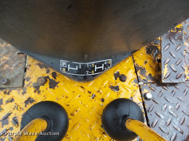 image for item BZ9956 1976 John Deere 410 backhoe