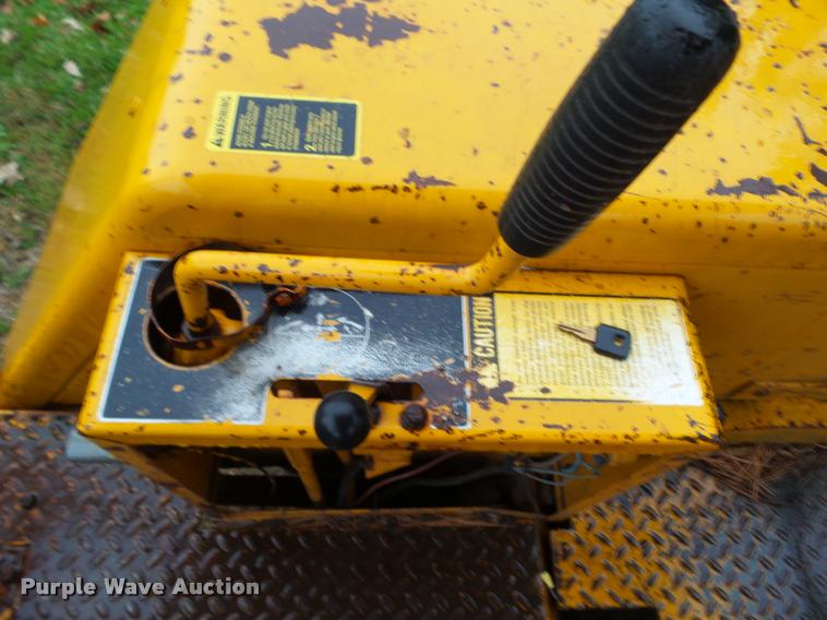 image for item BZ9956 1976 John Deere 410 backhoe