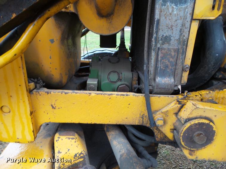 image for item BZ9956 1976 John Deere 410 backhoe