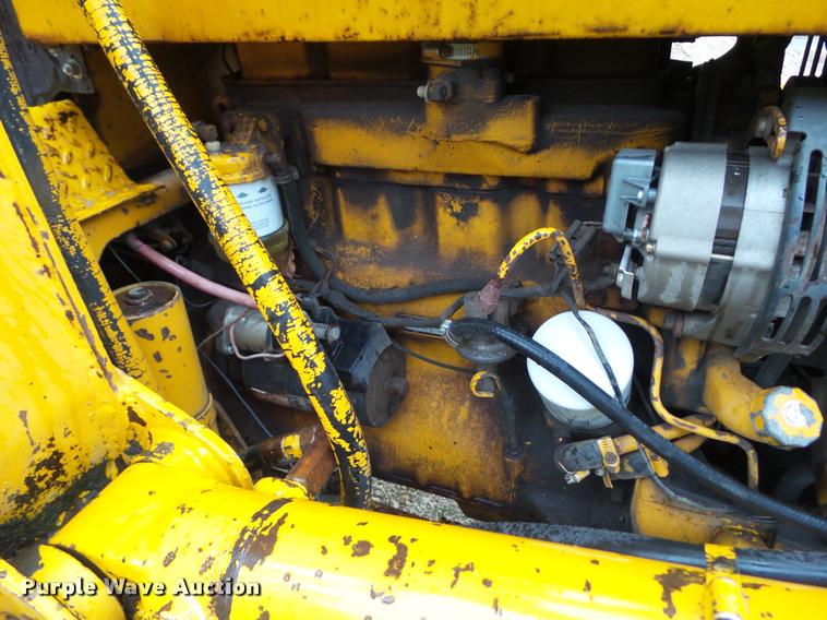 image for item BZ9956 1976 John Deere 410 backhoe