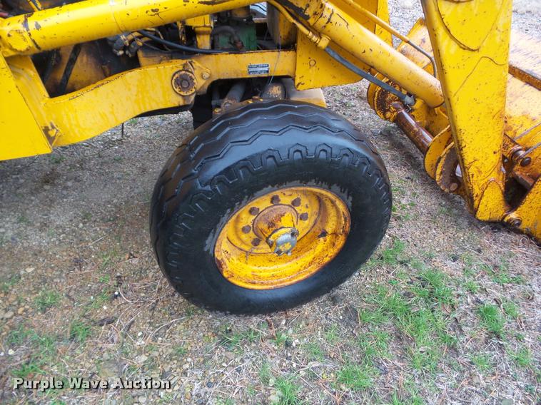 image for item BZ9956 1976 John Deere 410 backhoe