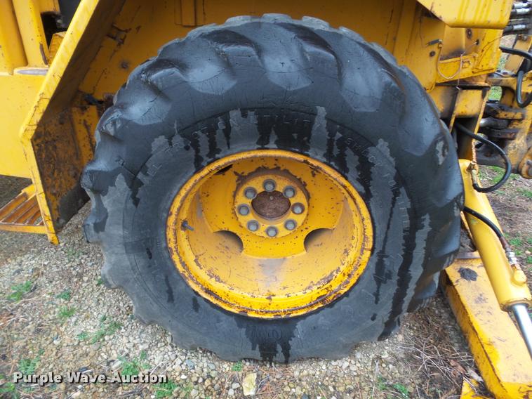 image for item BZ9956 1976 John Deere 410 backhoe