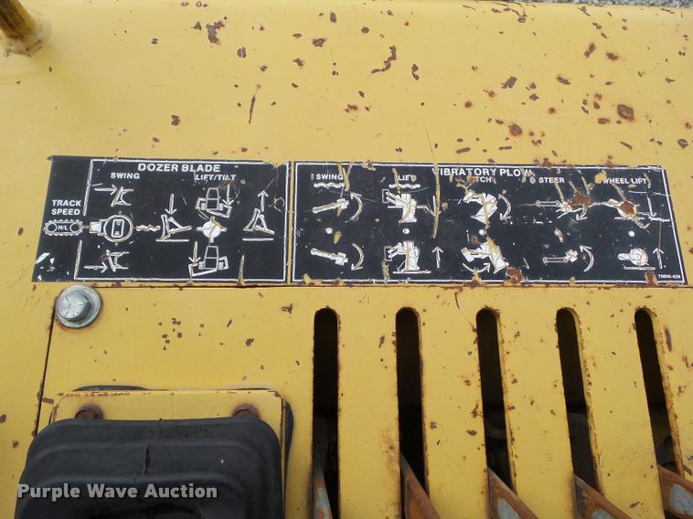 image for item BZ9959 1997 Vermeer RC6000 Flextrak 115 vibratory plow